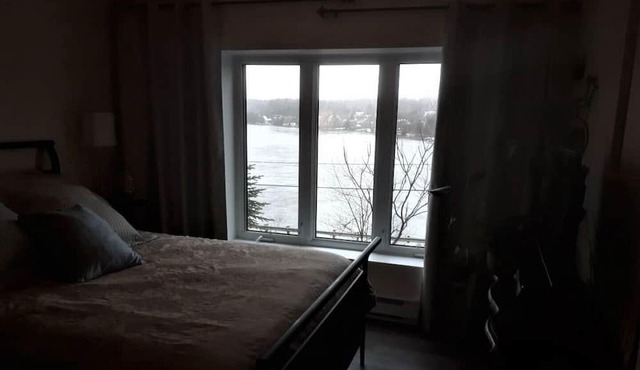 Superbe studio au bord de l'eau. Vue panoramique! 50% sur location au mois!