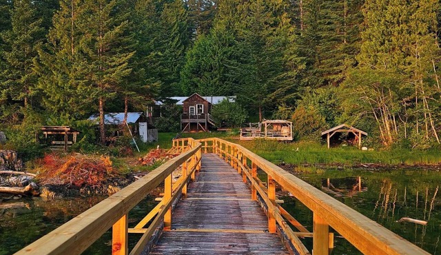 Surge Sunsets - an ocean front off-the-grid getaway!