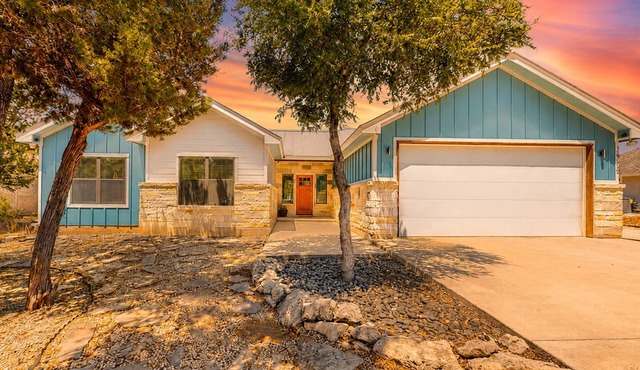 Tanglewood Retreat | Updated house in Spring Branch with a large yard