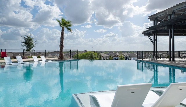 Texas Vacation Rustic New Build with Amenity Center Access