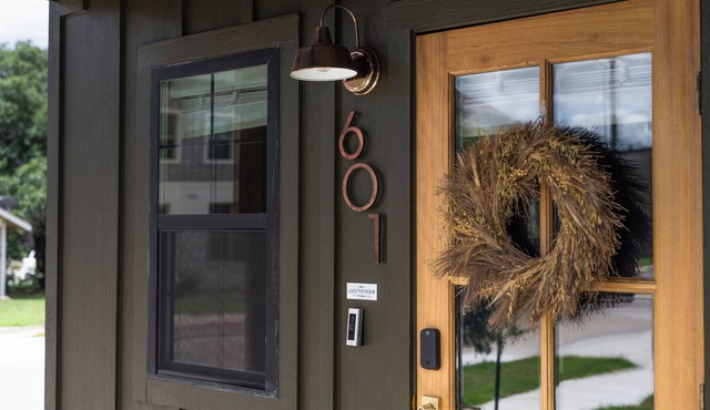 The Bryan Treehouse, near Texas A&M! Your Home Away from Home!