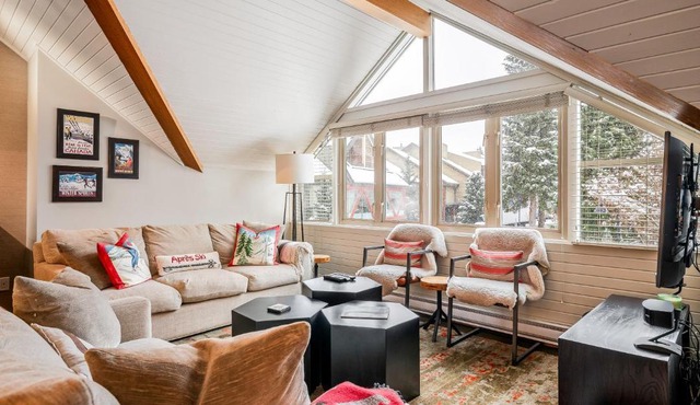 The Crest, Spacious, Central Condo, Free Parking