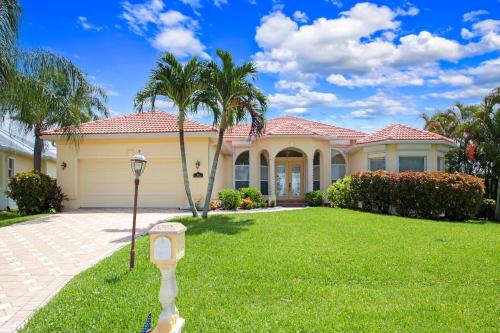 The Hammock - Beautiful waterfront 4 bedroom home with heated pool