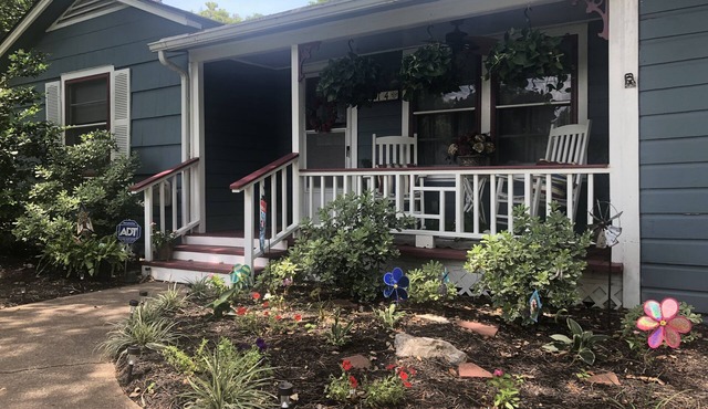The "Kozy Cottage" in historic League City.