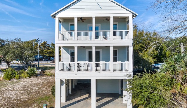 The Redfish-Sleeps 10, walk to Sea Hag Marina 2 boat slips
