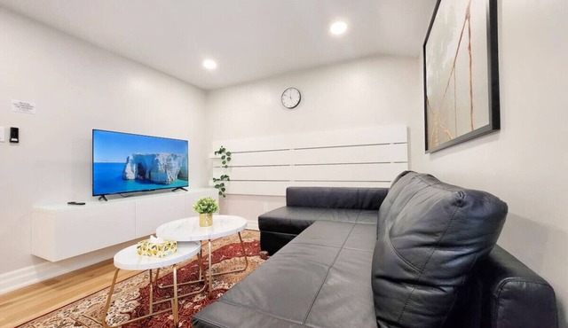 The Serene Haven Modern 2 Queen Bed Full Apartment