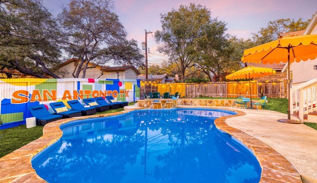 The Sunburst: Sleeps 18! Basketball & Heated Pool