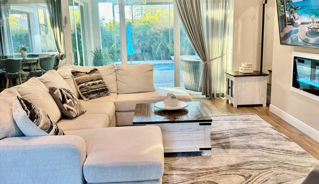 The Ultimate Luxury 4 BR/3 BA, Heated Pool, Outdoor Kitchen