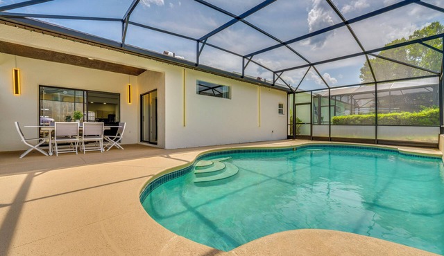 Theme Park Hub 4 Mi to Disney! Poolside Retreat