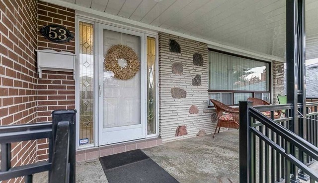 three bedroom whole unit in main floor, free parking