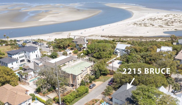 Three Oaks Cottage w/Private Pool on East Beach