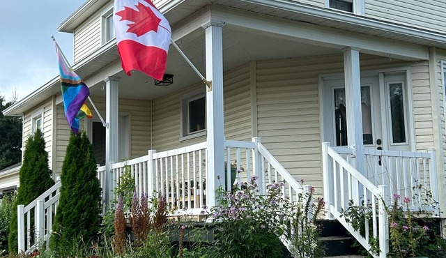Timeless elegance, pet friendly, in the famous Parlee Beach coast of NB.