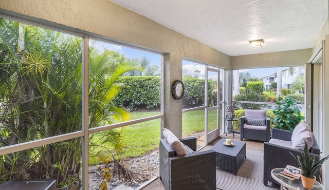 Tranquil First-Floor Condo with Lanai, Pool & Lake in Naples