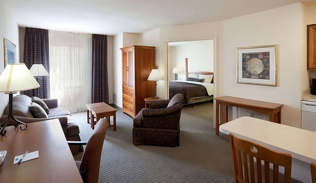 TWO Spacious 1BR Suite with Pool & Full Kitchen | Free Breakfast