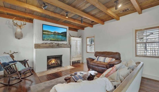 TX 2-Step Guesthouse:Pet Friendly-3Min to Downtown