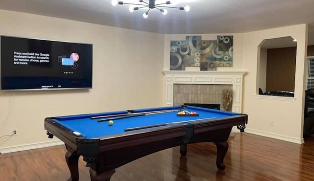 Ultimate 6BR Game Retreat in Phlox Meadow with Pool & Air Hockey