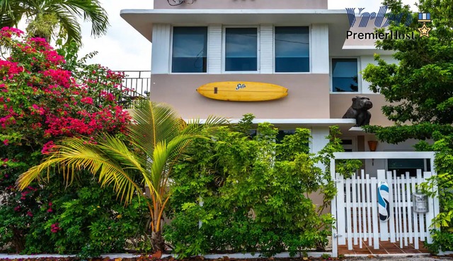 Unique Beach House Next to Beach/Park and Stores!