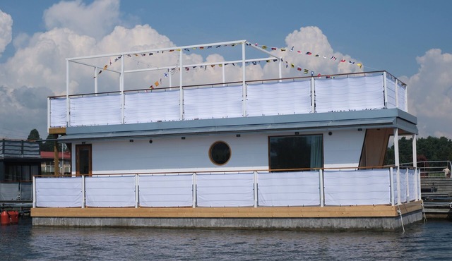Unique floating retreat Sleeps 4 in Solvesborg