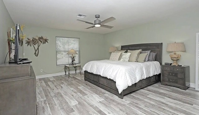 Updated Lakefront Villa!