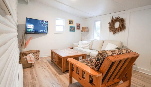 Updated Log cottage steps to the beach, brewery & main st.