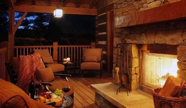 Upscale cabin with gourmet kitchen, outdoor fireplace and rec room