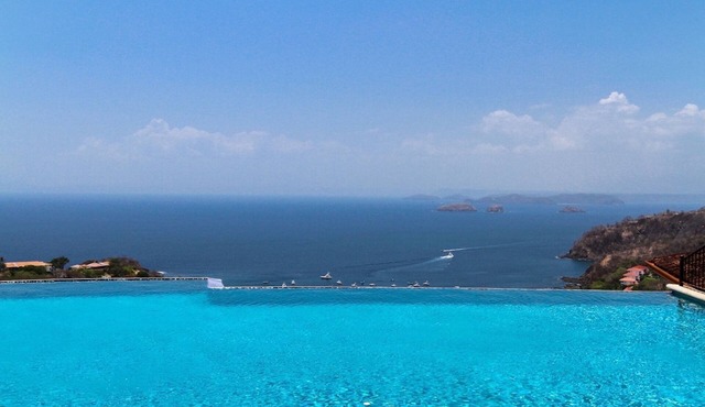Upscale condo with a view that you will never forget in Playa Ocotal