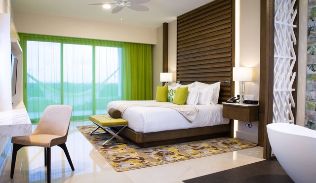 Upscale Luxurious 3 Bedroom Penthouse Loft with All-Inclusive Option