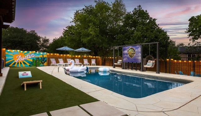 Uptown Retro | Pool - Hot Tub - Games & Fire Pit