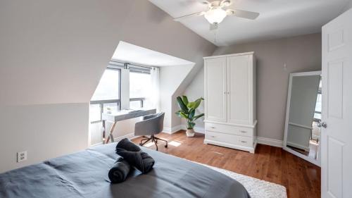 Urban Oasis, 3-Bedroom Apartment at Prime Location