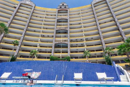 Vacationer's Dream Getaway Ocean Front Condo