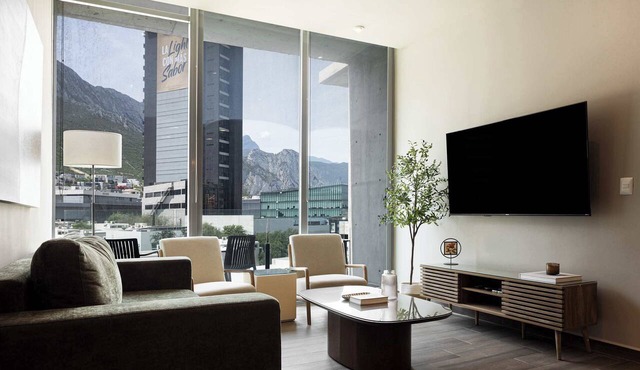 Valle Poniente Home, Huasteca Views, Pool & Gym
