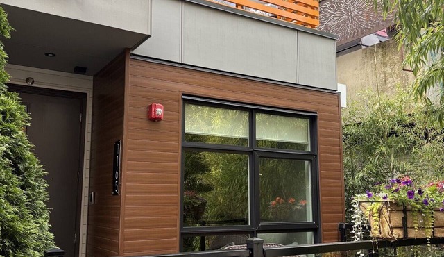 Vancouver Townhome 2 blocks from Commercial Drive - Mountains Views and Parking