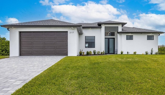 Villa Isla de Lilly - Luxury New Home with heated pool & man cave w/billiards