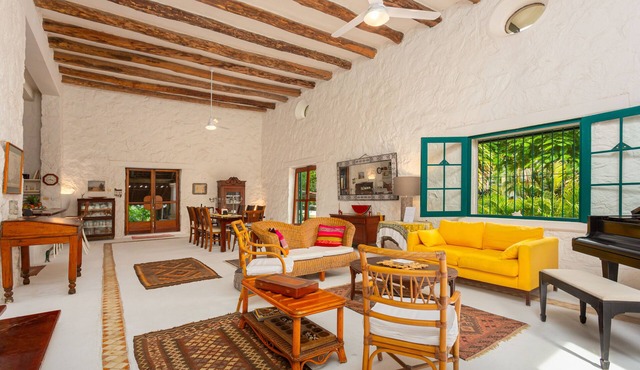 Villa Tambuuco-Classic 6BR- Pool, Rooftop, Kayak & Bicycles