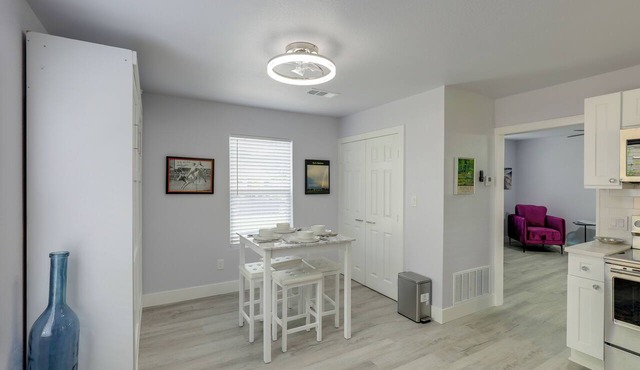Walk to Square - Granbury Gem w/Hot Tub
