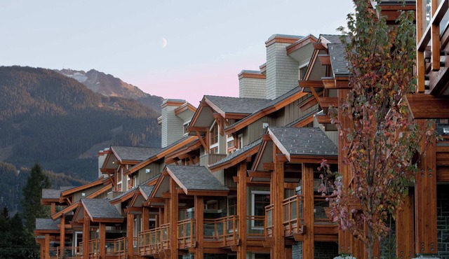 Walk to village retreat w/hot tub & AC