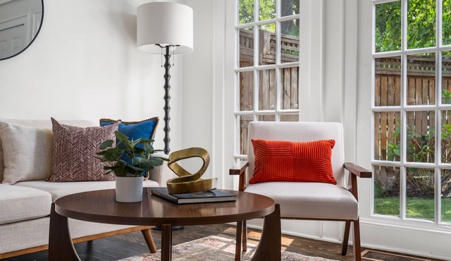 Walkable Grant Park 1920s home with King Bed