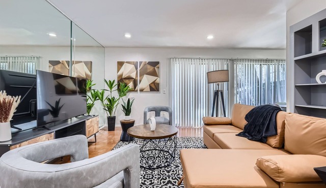 Walkable King Bed Getaway | Sleeps 4 | Pool Pkg