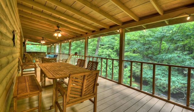 Water-front cabin with hot tub!