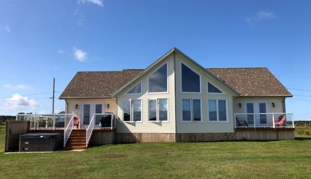 Waterfront cottage on beautiful Brackley Bay