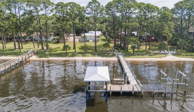 Waterfront home on Ochlockonee Bay, private beach, fishing, dock and kayaks