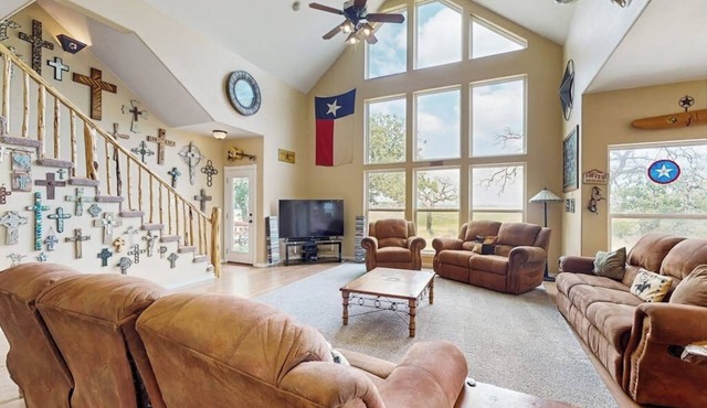 Waterfront home with kayak, view, fire pit & WiFi - dog-friendly