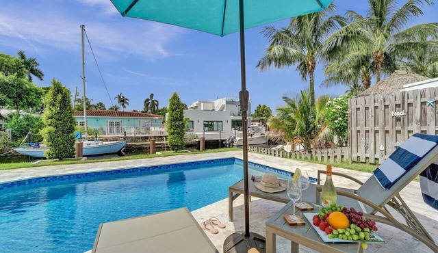 Waterfront luxury pool home near FLL Airport.