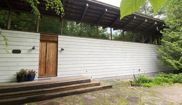 Waterfront Luxury 5 bedroom Georgian Bay Cottage in Tiny