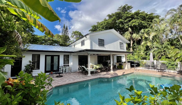 Waterfront Paradise/5BR + Dock + Prime Location