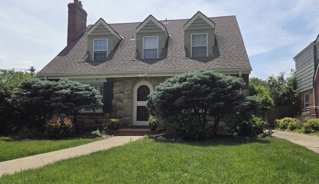 Welcome to Brookside Mod Cottage: Spacious and group friendly!