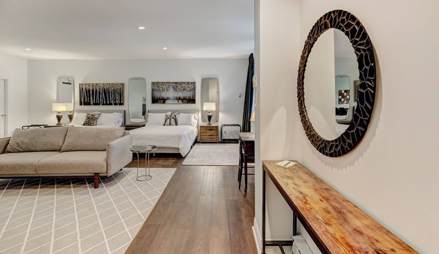 Welcome to “Chateau Sherbrooke's” loft: an historic gem in Downtown Montreal.