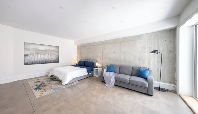 West Van Luxury Retreat 2BR 2BA Oceanview