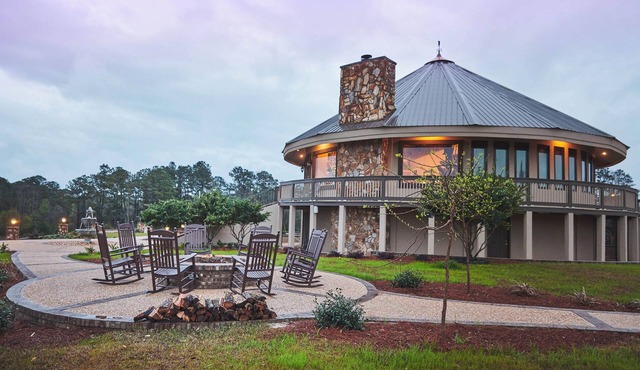 Where Rustic Charm Meets Luxury-4 Bedroom/4 Bath Plantation Lodge