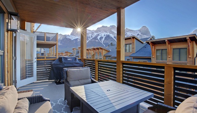 White Spruce 209 | Palatial Condo + Hot Tub Access
